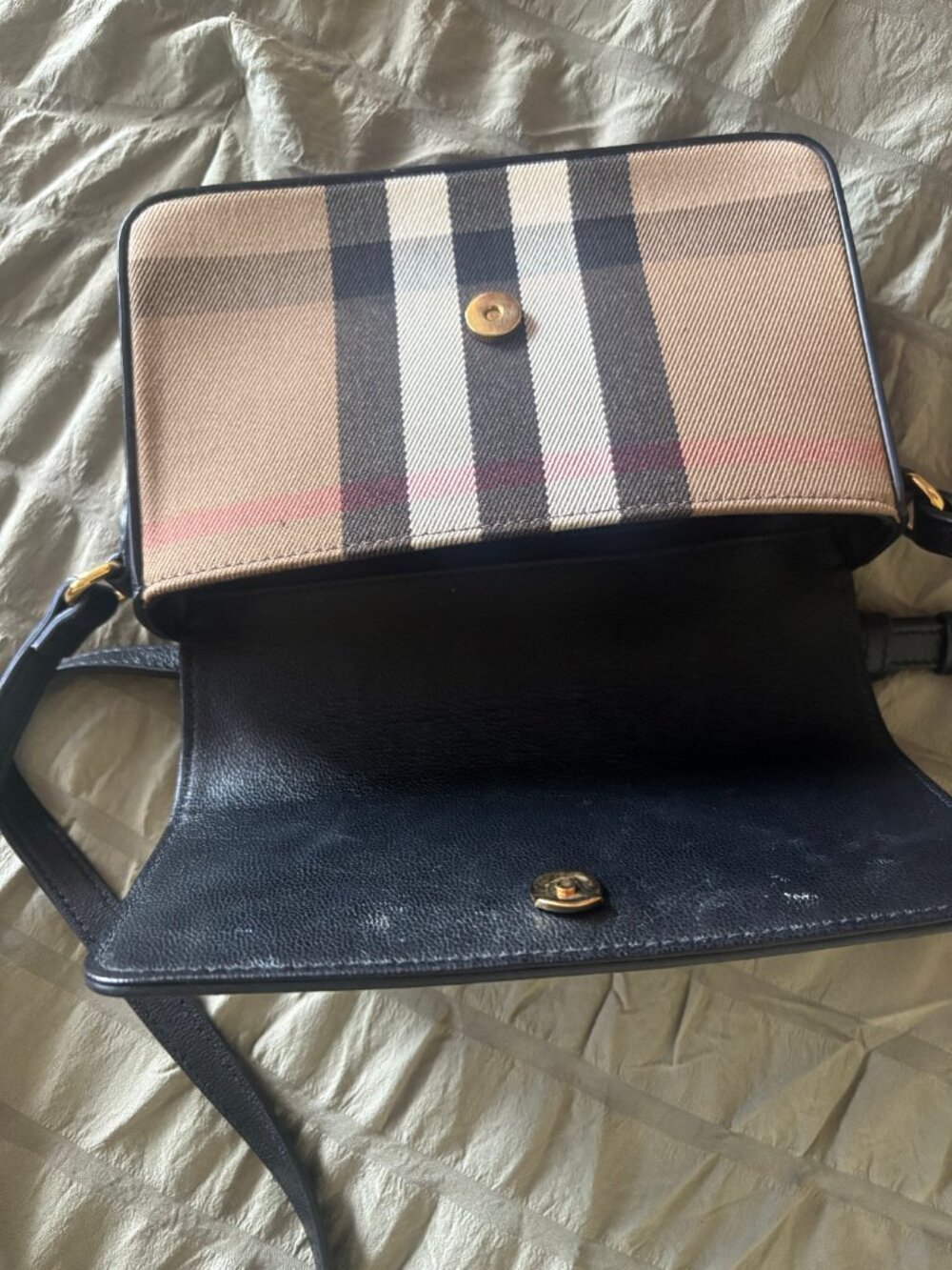Burberry Hampshire Leather Crossbody Bag - Picture 4 of 5